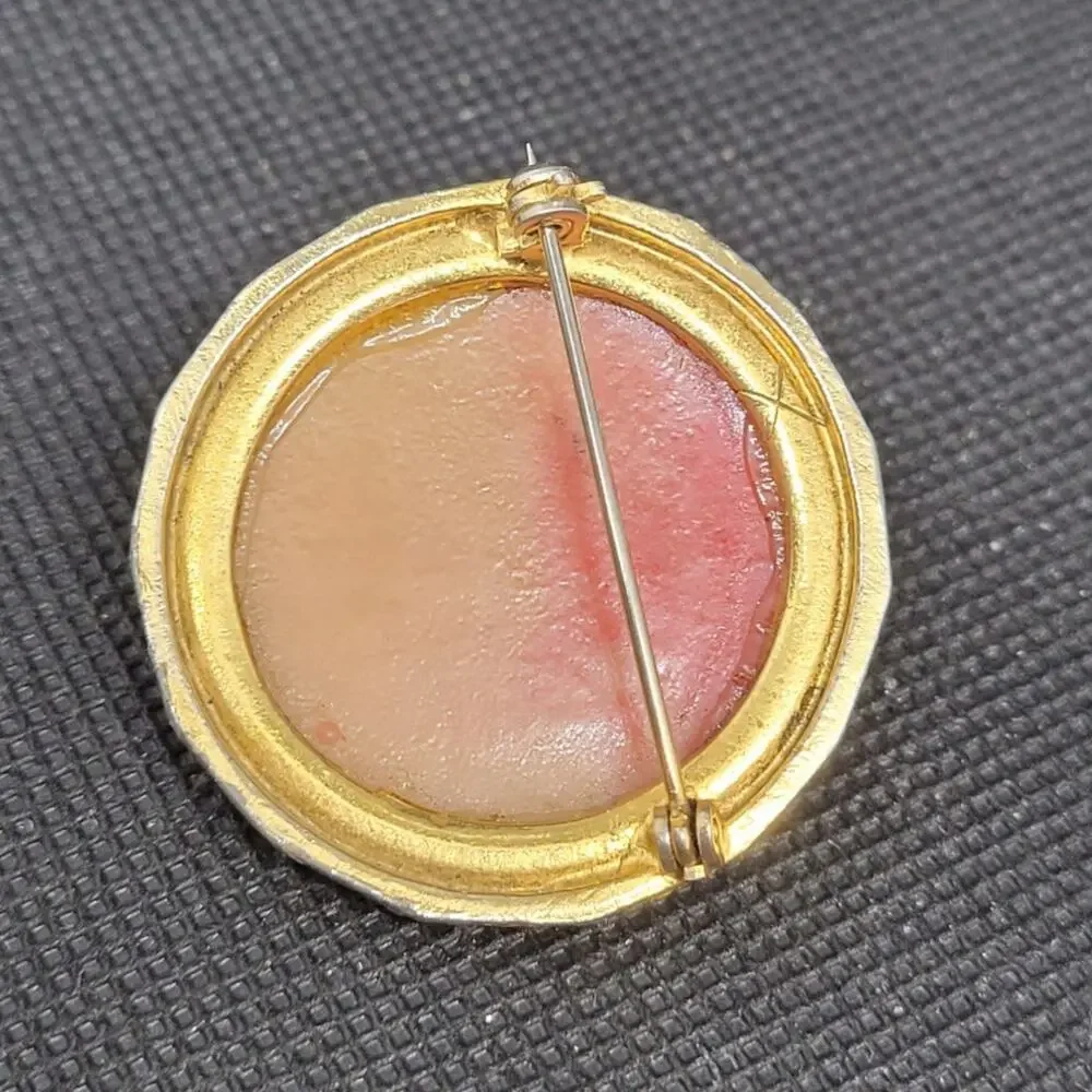 Retro Gold Tone Pink Cameo Brooch Round Carved Brooch coquette Vintage Accessory